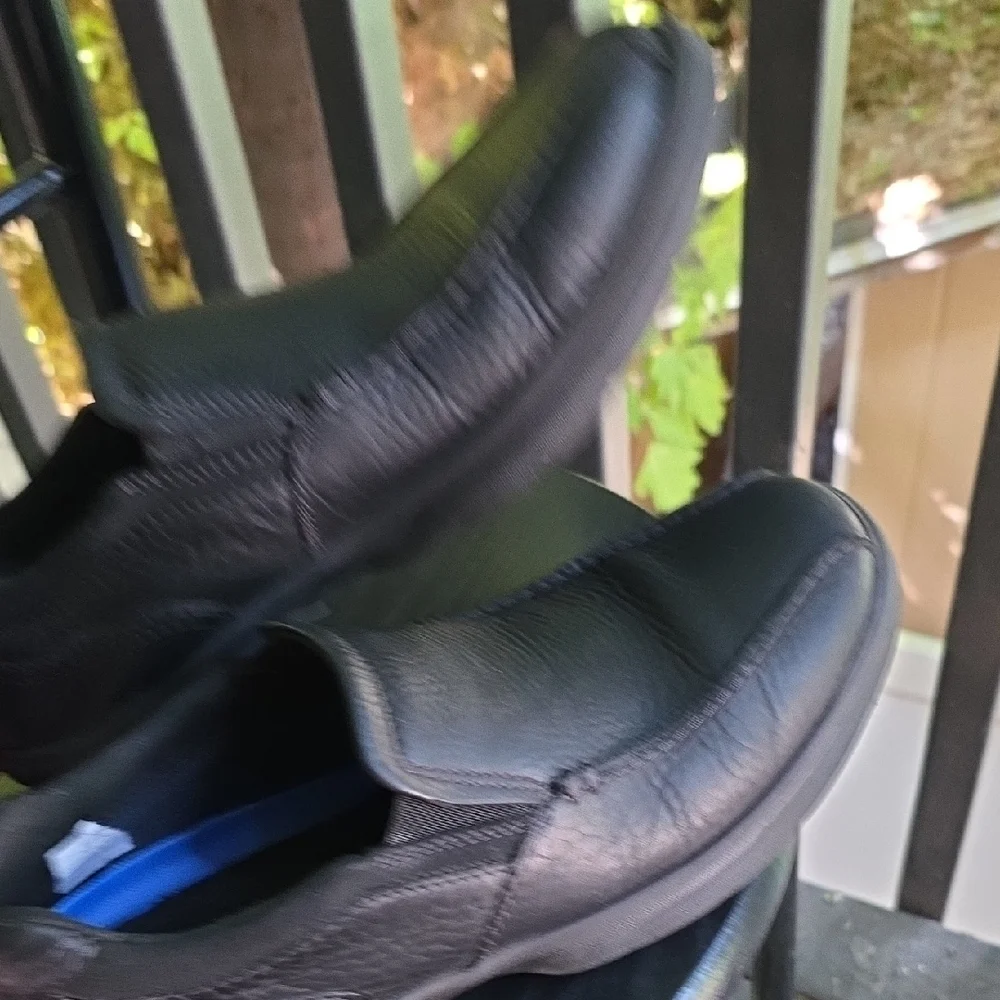 Clarks Men's Black Leather Loafers